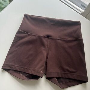 lululemon Wunder Train High-Rise Short 4" in Espresso